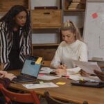 What is the difference between leadership and management, according to CIPD?